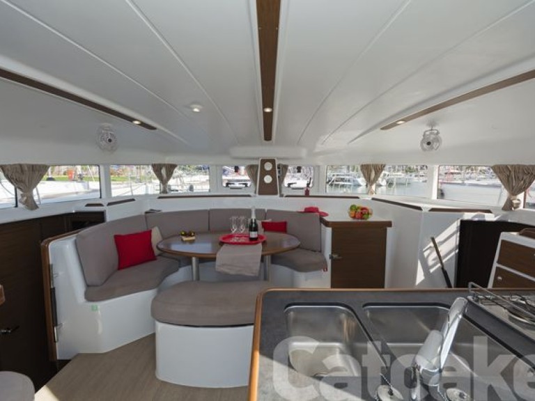 Hire Catamaran Lagoon with a boat licence