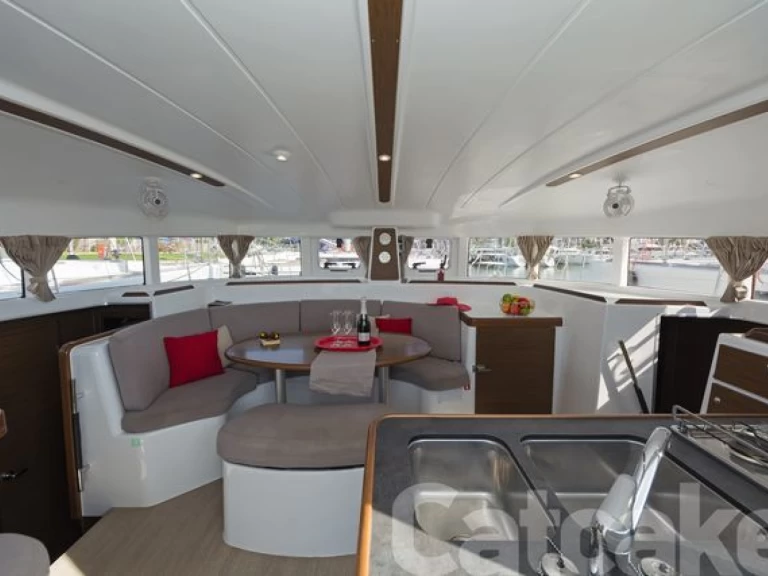 Hire Catamaran Lagoon with a boat licence