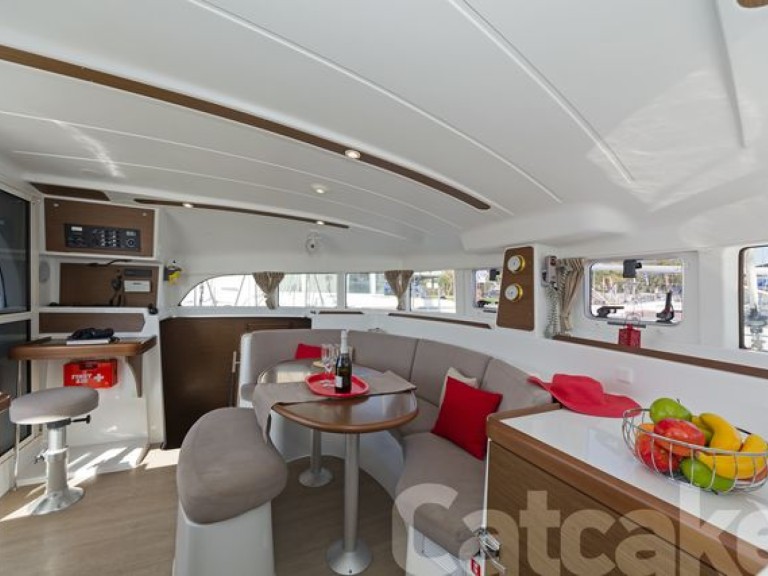 Catamaran to hire Lefkáda at the best price