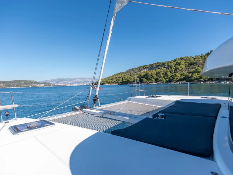 Charter a Lagoon Lagoon 42 in Kaštela on Samboat