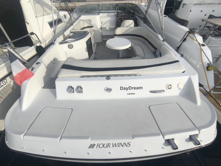 Motorboat hire in Cannes - Four Winns Sundowner 285