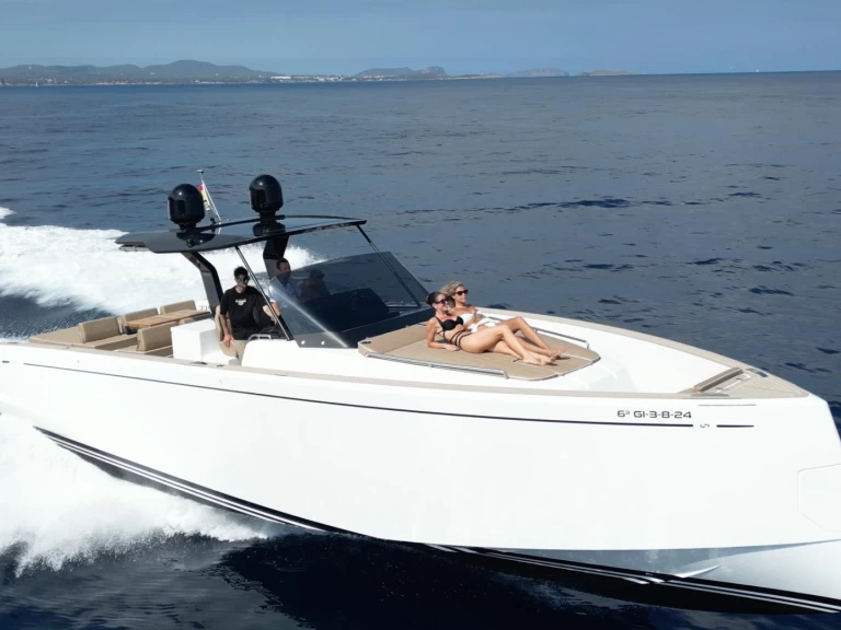 Charter a Pardo Yachts Pardo 43 in Ibiza Town on Samboat