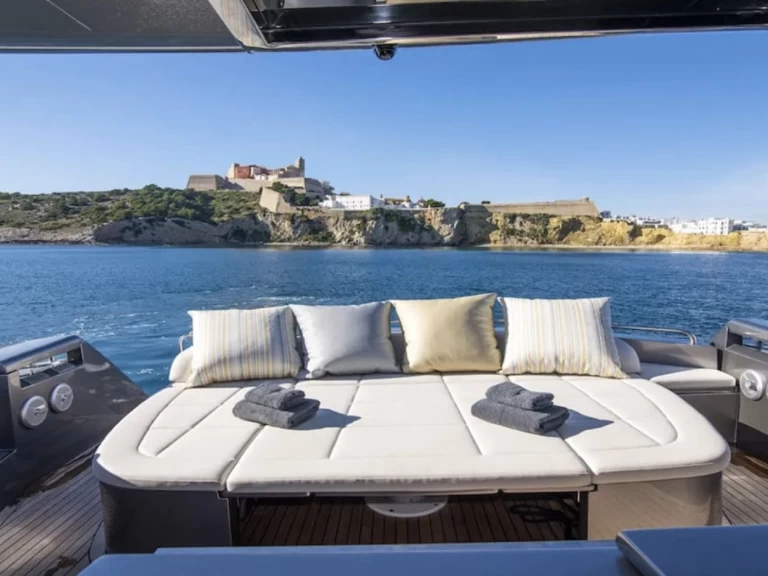 Charter a Pershing Pershing 62 in Ibiza Town on Samboat