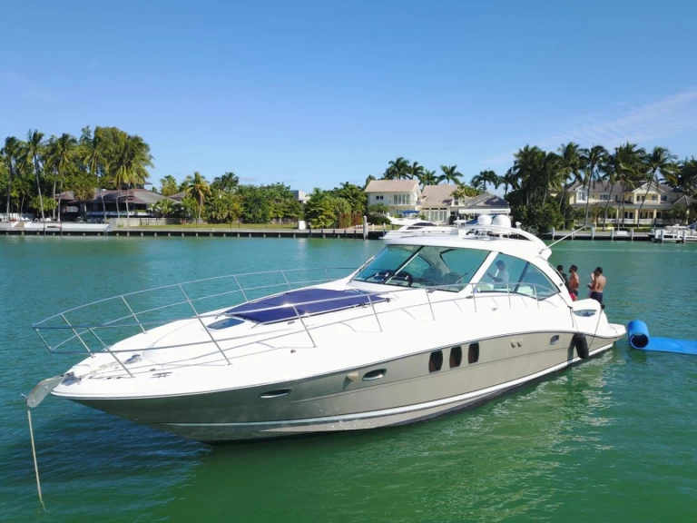 Charter a Sea Ray Sea Ray 480 Sundancer in Miami Beach on Samboat