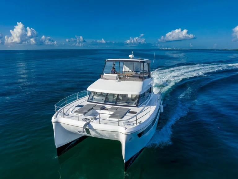 Catamaran hire in Miami Beach - Fountaine Pajot 50