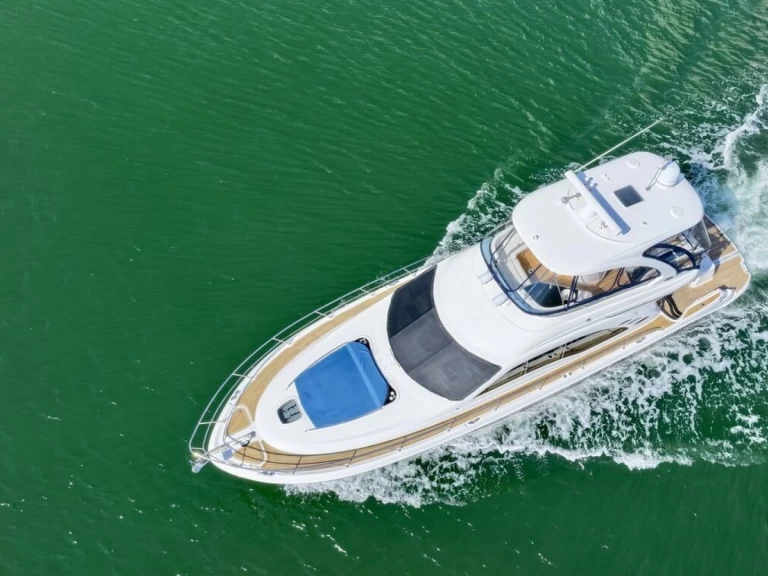 Hire a Sea Ray 56 Miami