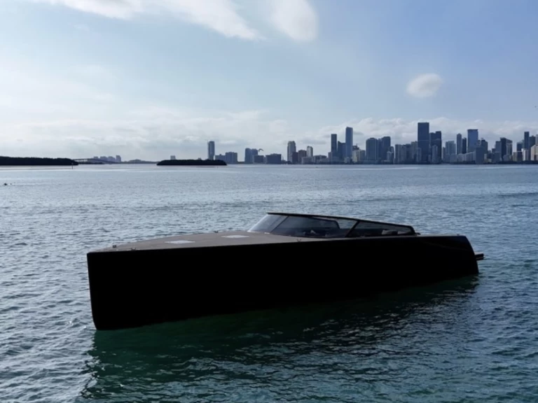 Hire Motorboat VanDutch with a boat licence