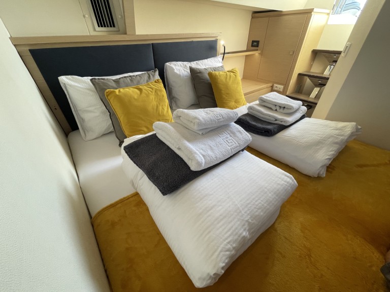 Catamaran hire in Lefkáda - Fountaine Pajot Saba 50