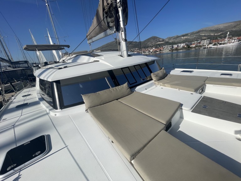 Hire Catamaran with or without skipper Fountaine Pajot Lefkáda