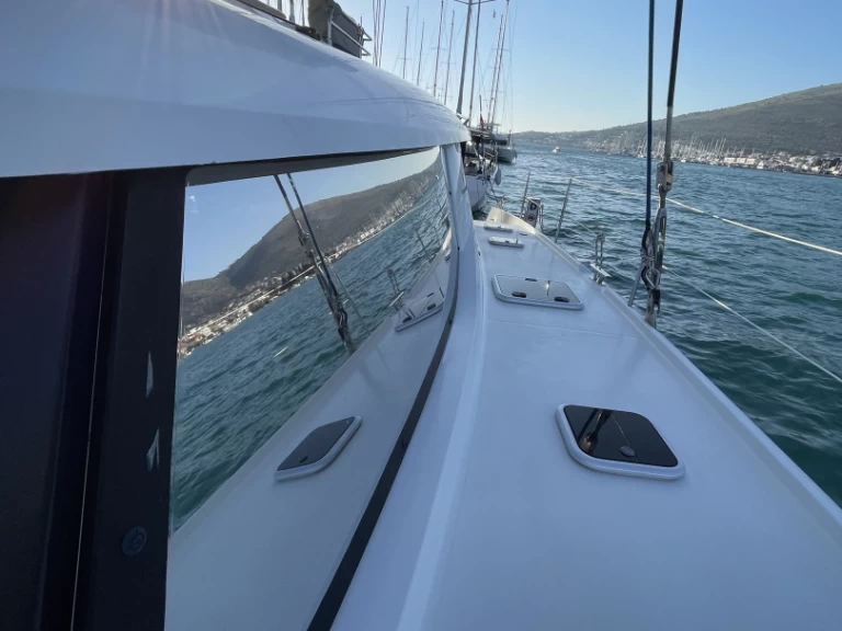 Hire a Fountaine Pajot Saba 50 Lefkáda
