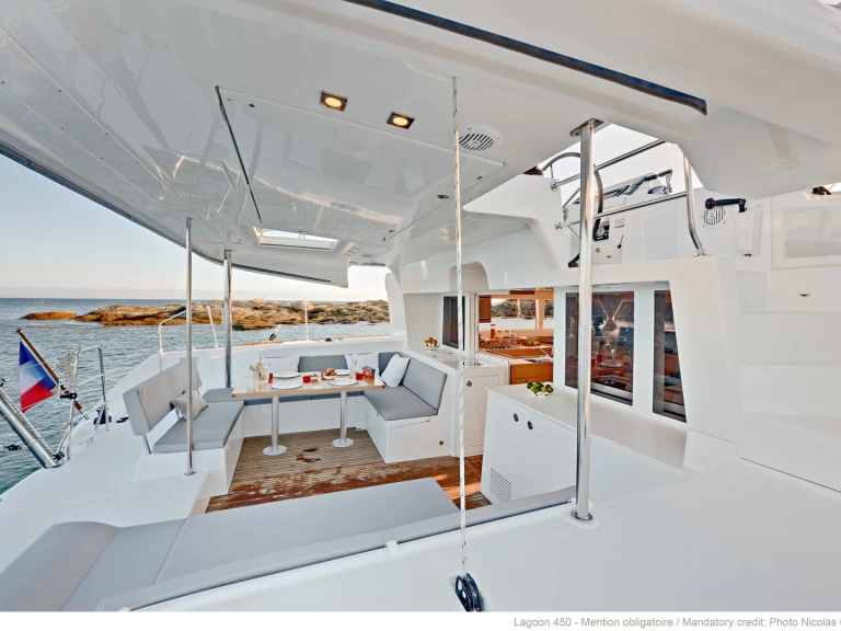 Yacht hire Grand Cayman cheap Lagoon 450