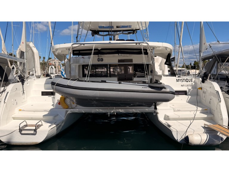 Hire Catamaran Lagoon with a boat licence