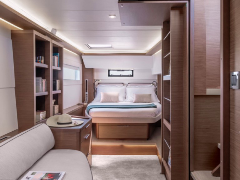 Hire Catamaran Lagoon with a boat licence