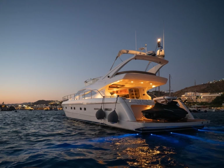 Luxury Yacht to hire Athens at the best price