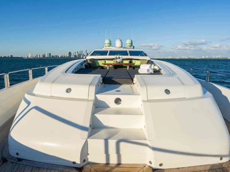 Hire Luxury Yacht with or without skipper Leopard Miami Beach