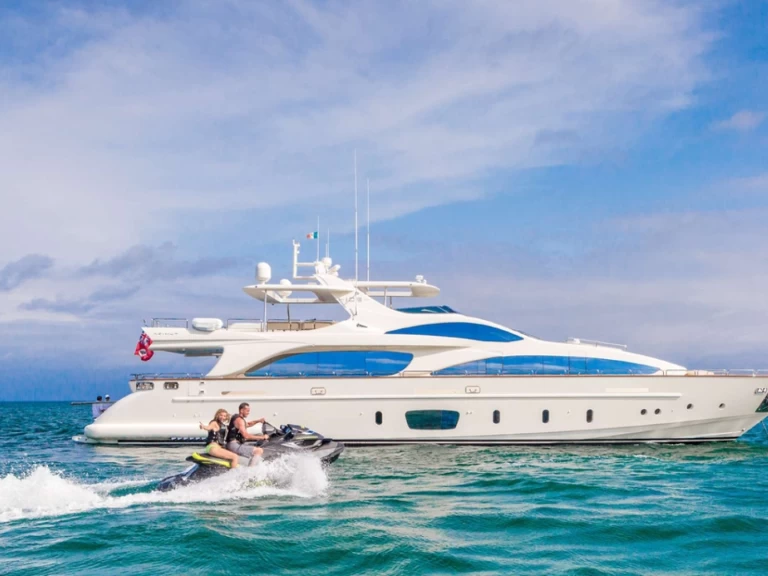 Charter a Azimut 105' Azimut in Miami Beach on Samboat
