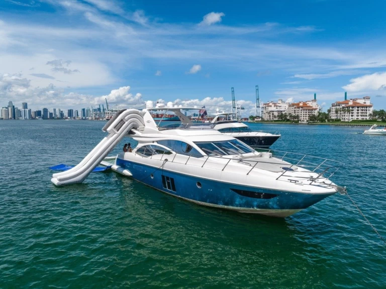 Hire Luxury Yacht Azimut with a boat licence
