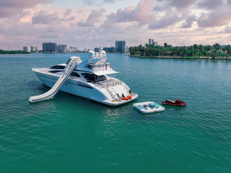 Yacht hire Miami Beach cheap 105' Leopard