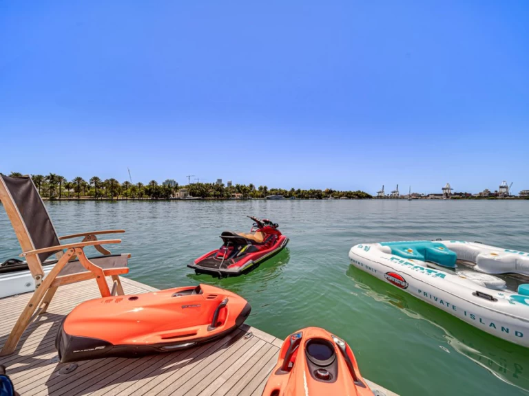 Luxury Yacht hire in Miami Beach - Leopard 105' Leopard