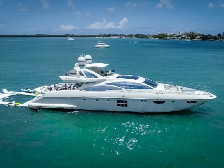 Hire a Azimut 103’ azimut S  Miami Beach