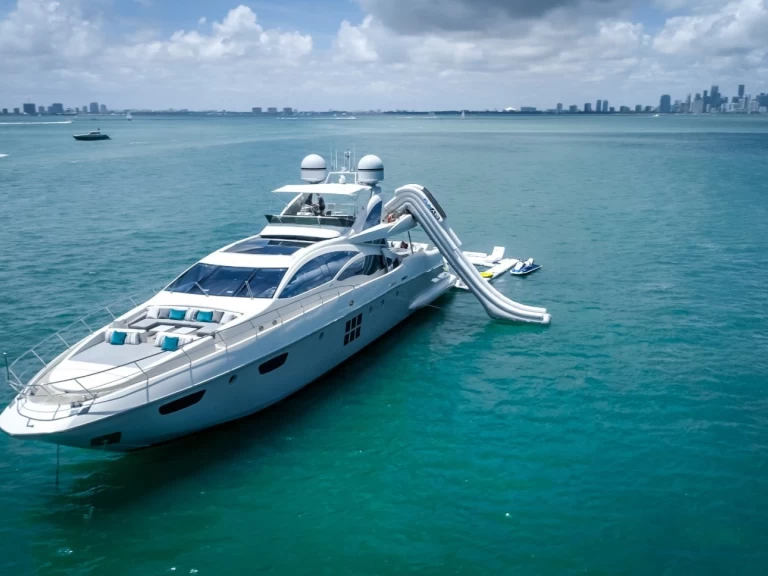 Luxury Yacht hire in Miami Beach - Azimut 103’ azimut S 