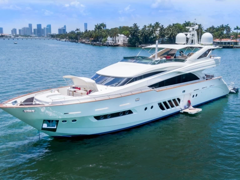 Hire Luxury Yacht with or without skipper Dominator Miami Beach
