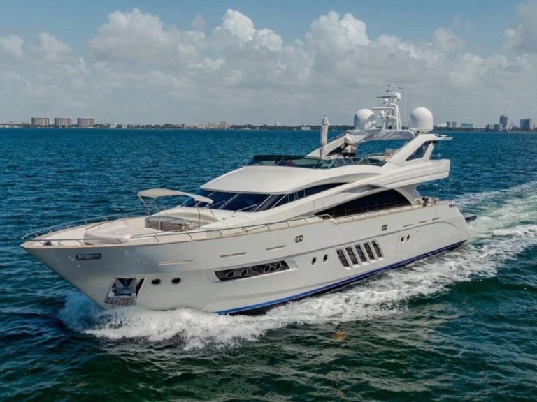 Luxury Yacht to hire Miami Beach at the best price