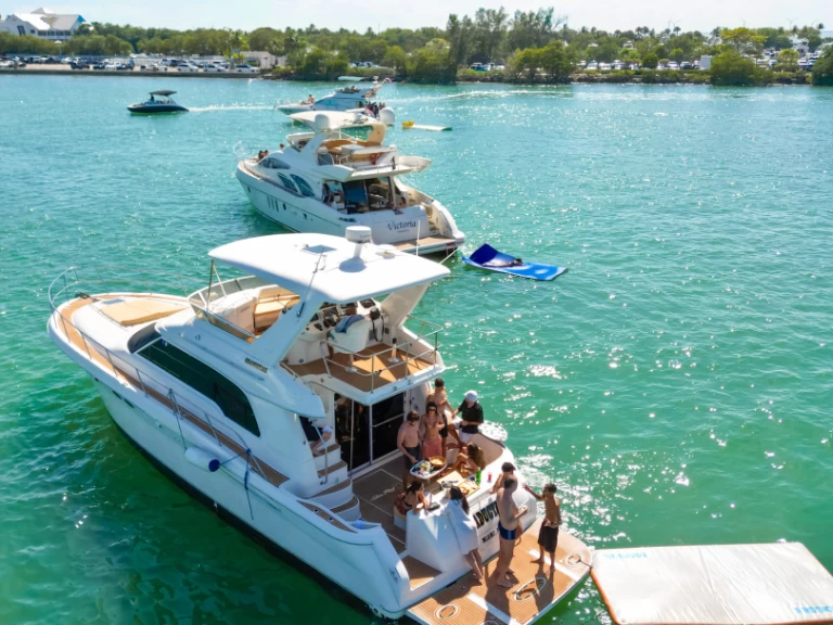 Motorboat to hire Miami at the best price