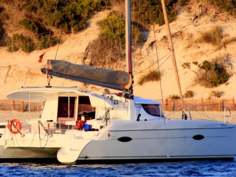 Yacht hire Mahon Port cheap Lipari 41