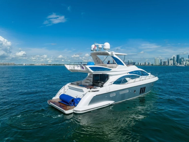 Luxury Yacht to hire Miami at the best price