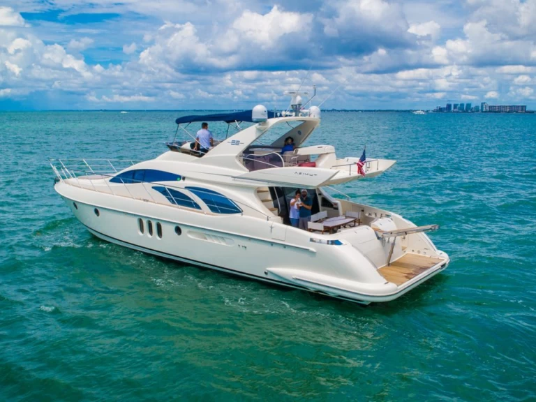 Hire a Azimut Azimut 62 Fly Miami Beach