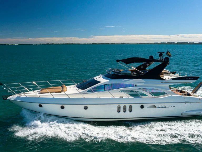 Hire Luxury Yacht with or without skipper Azimut Miami Beach