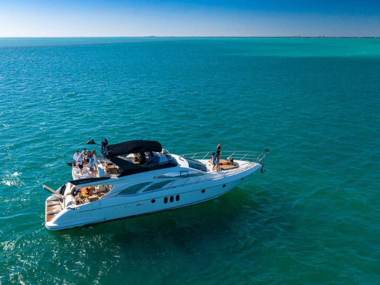 Hire Luxury Yacht Azimut with a boat licence