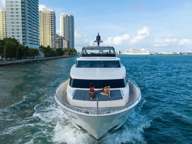 Yacht hire Miami Beach cheap San Lorenzo 97'
