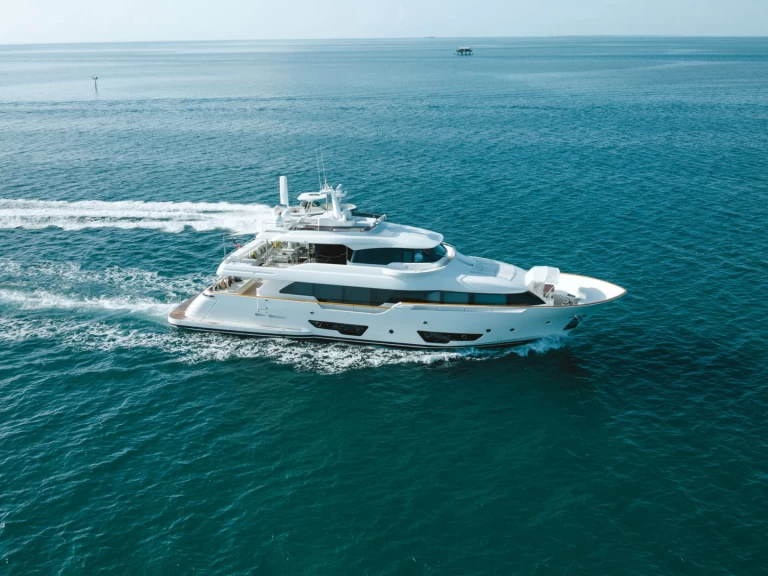 Luxury Yacht to hire Miami Beach at the best price