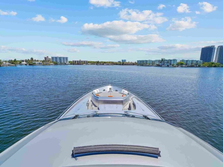 Yacht charter Miami Beach - Pershing Pershing 94' on SamBoat