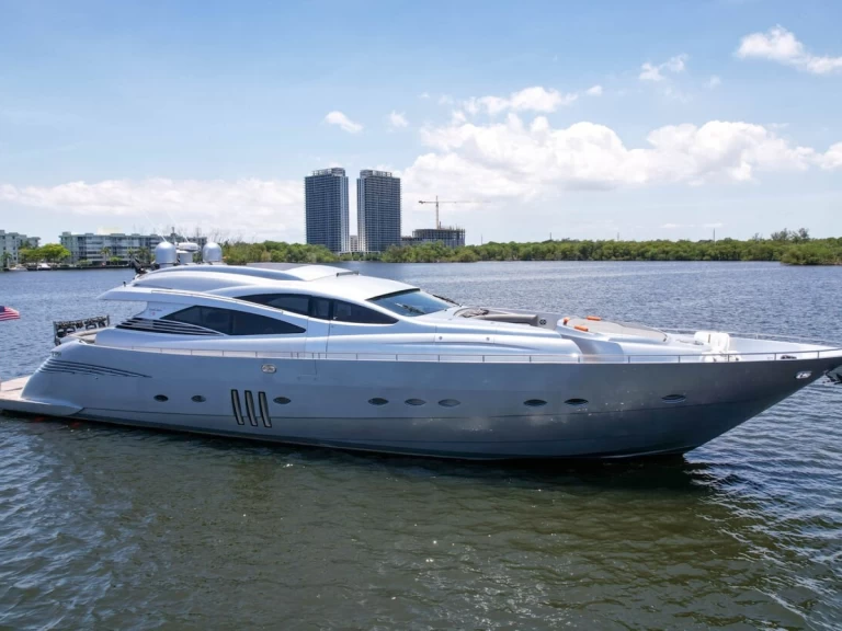 Luxury Yacht to hire Miami Beach at the best price