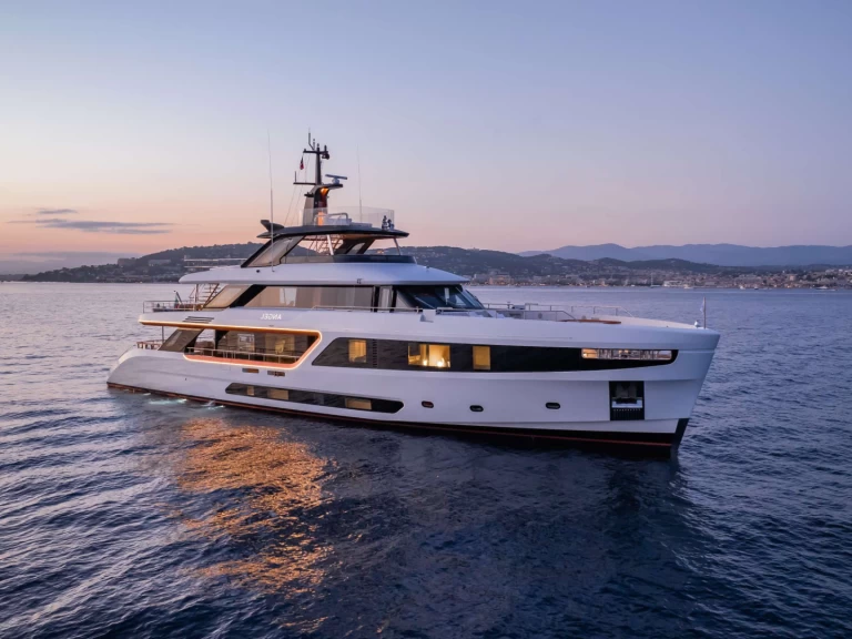 Luxury Yacht hire in Greece - Benetti ANGEL