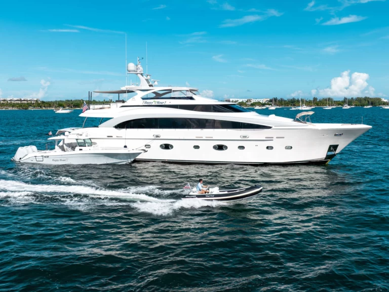 Charter a Horizon HAPPY HOUR in City of Lighthouse Point on Samboat