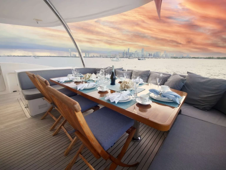 Horizon HAPPY HOUR charter bareboat or skippered in  City of Lighthouse Point