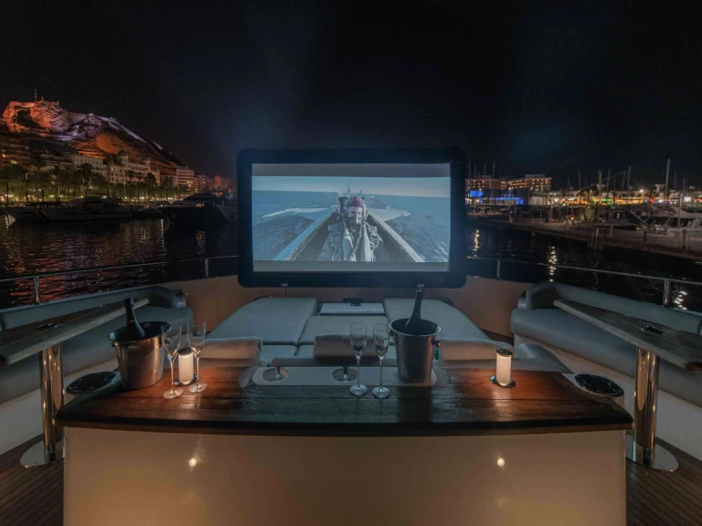 Hire Luxury Yacht with or without skipper Sunseeker Loano