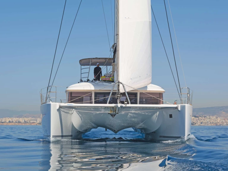 Hire Luxury Yacht with or without skipper Lagoon Marina (City)