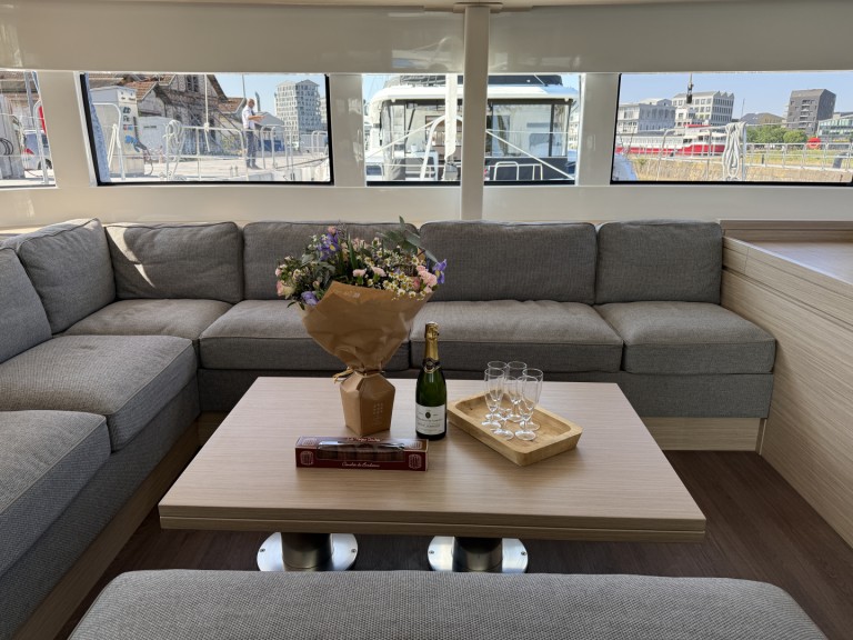 Catamaran to hire Alimos at the best price