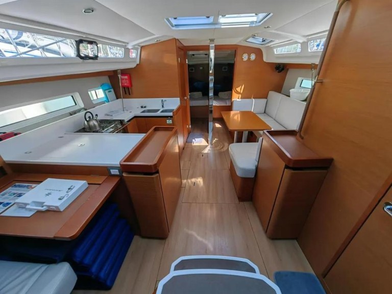 Hire Sailboat with or without skipper Jeanneau Alimos