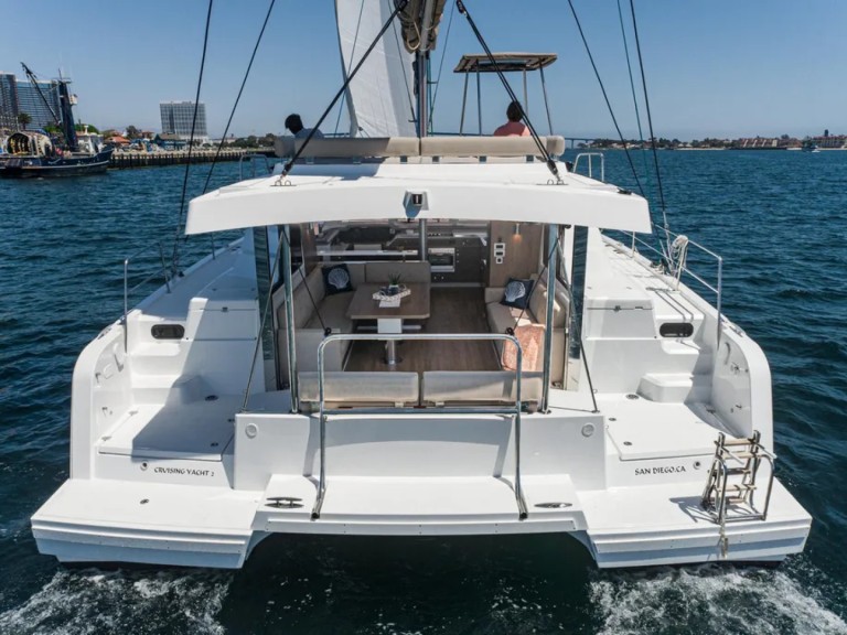 Yacht hire Harbor Island cheap Bali 4.4