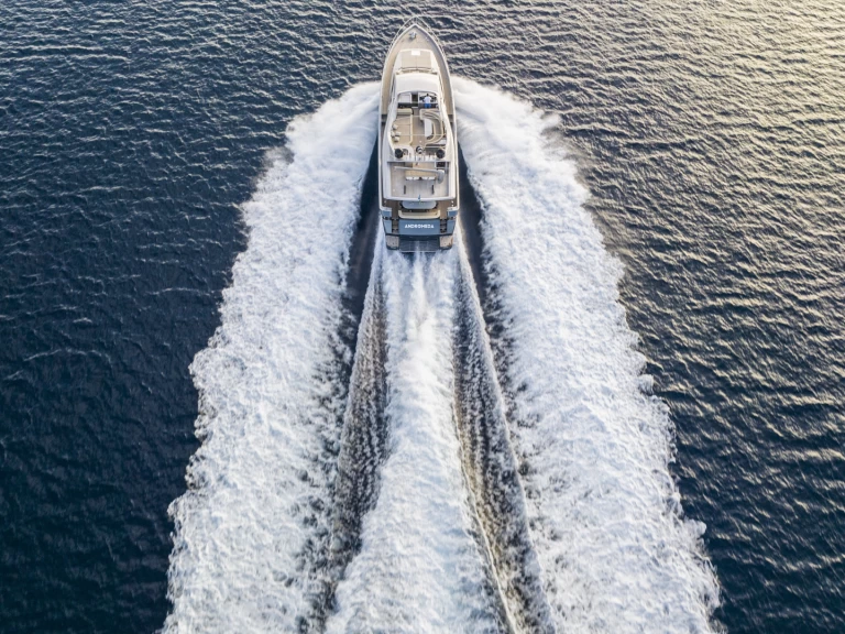 Luxury Yacht hire in Athens - Posillipo 7 8 ' 5 "