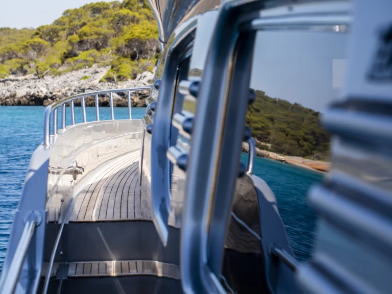 Charter a Posillipo 7 8 ' 5 " in Athens on Samboat