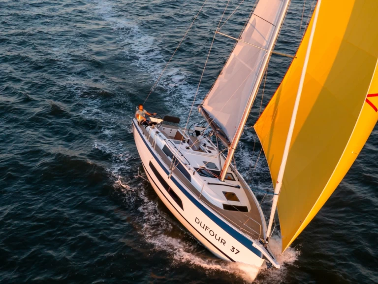 Sailboat hire in Ajaccio - Dufour Dufour 37