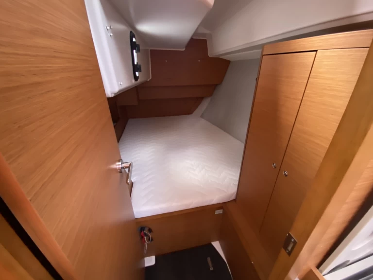 Sailboat to hire Ajaccio at the best price