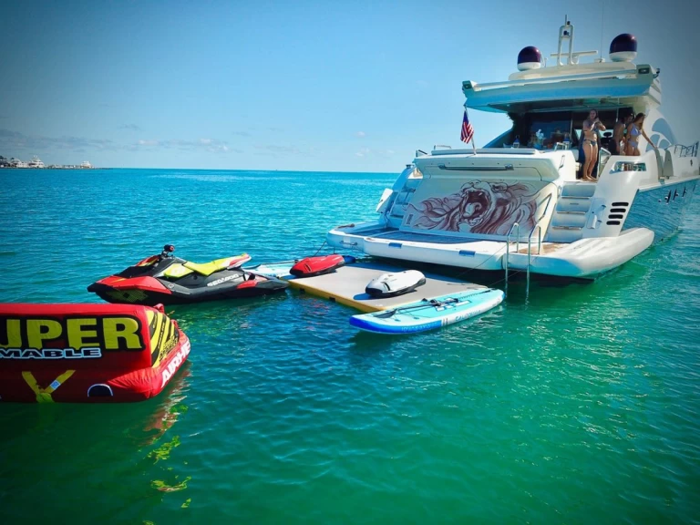 Yacht hire Miami Beach cheap 86’ azimut S 2